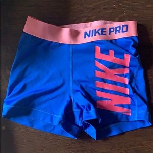 NIKE PRO SIZE SMALL SPANDEX SHORTS
